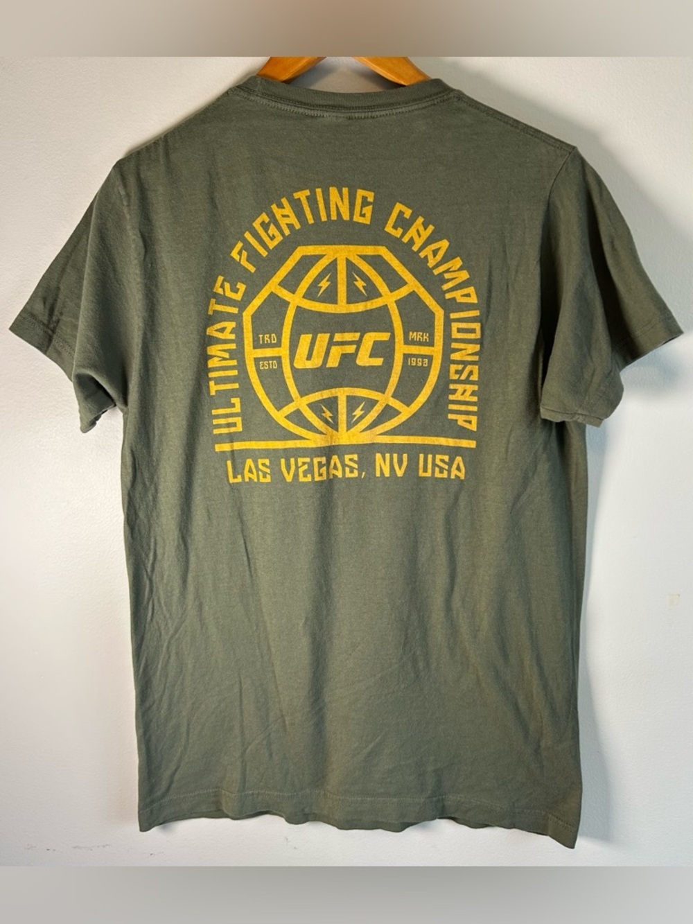 UFC Octagon Globe Tee Men’s T-shirt M Las Vegas Two Sided Graphics Olive Green